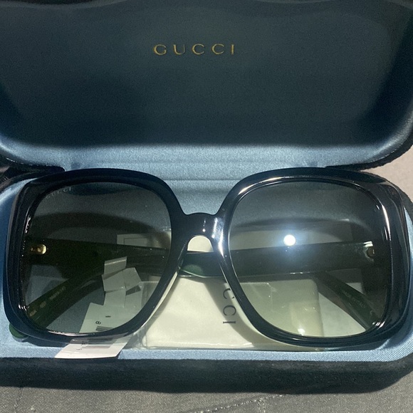 Black Gucci glasses - Picture 4 of 5